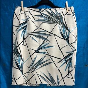 White House Black Market White Pencil Skirt with Botanical Print Womens size 6